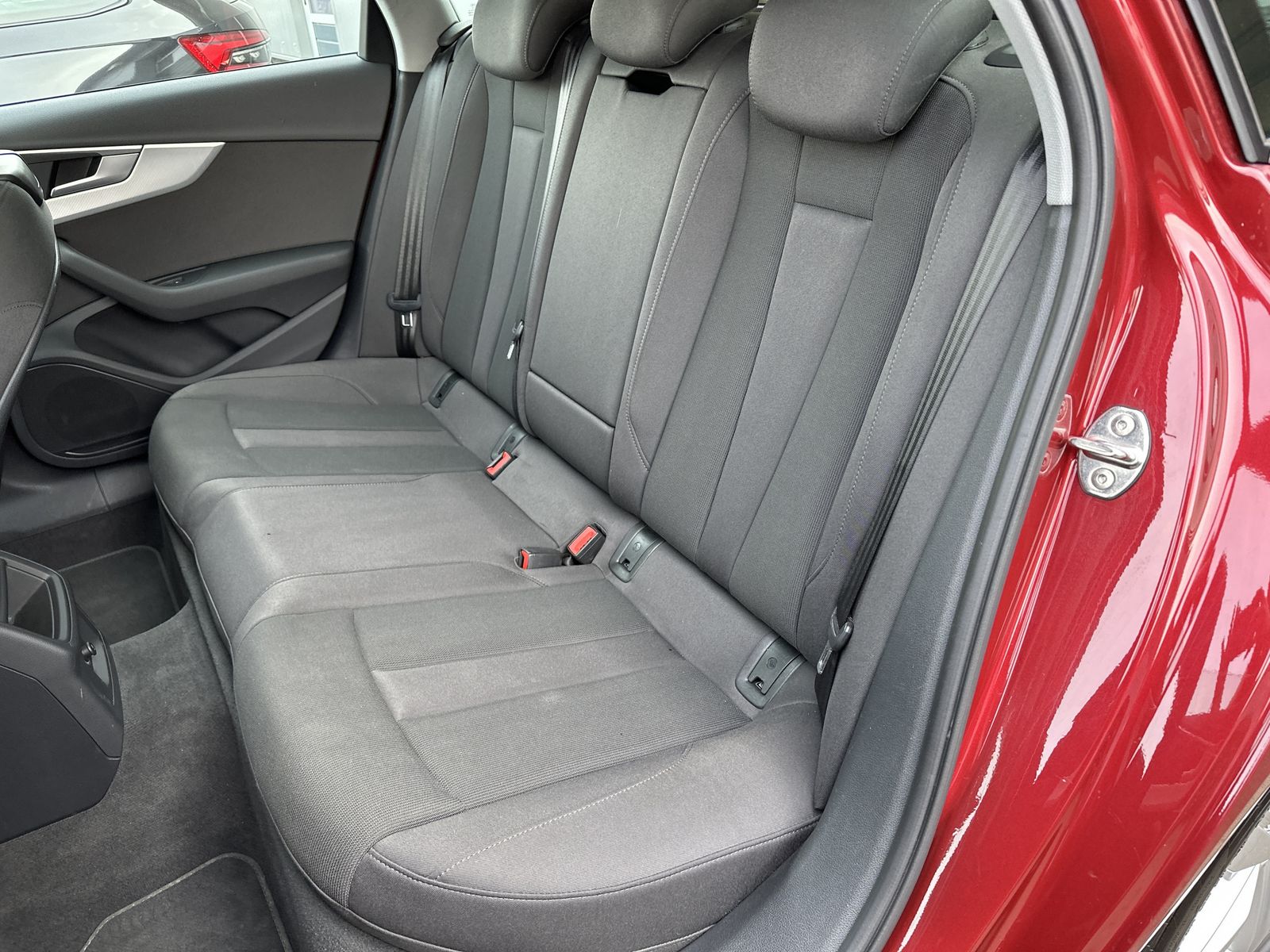 Fahrzeugabbildung Audi A4 Avant 35 TFSI Sport XEN+PANORAMA+DAB+SHZ+EPH