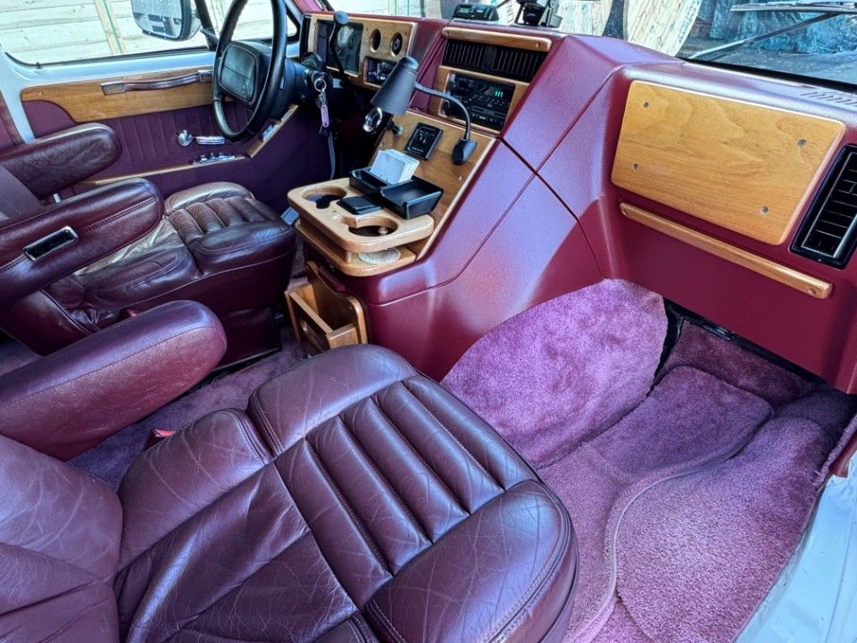 Fahrzeugabbildung Chevrolet Chevy Van G20 5.7 V8 Tiara deutsches Fzg.