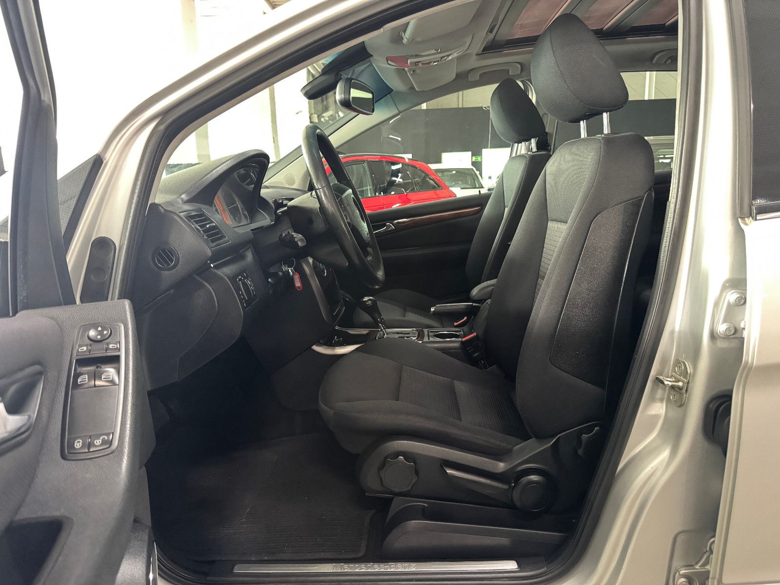 Fahrzeugabbildung Mercedes-Benz B 180 CDI AUTOMATIK TEMPOMAT KLIMA PANORAMA