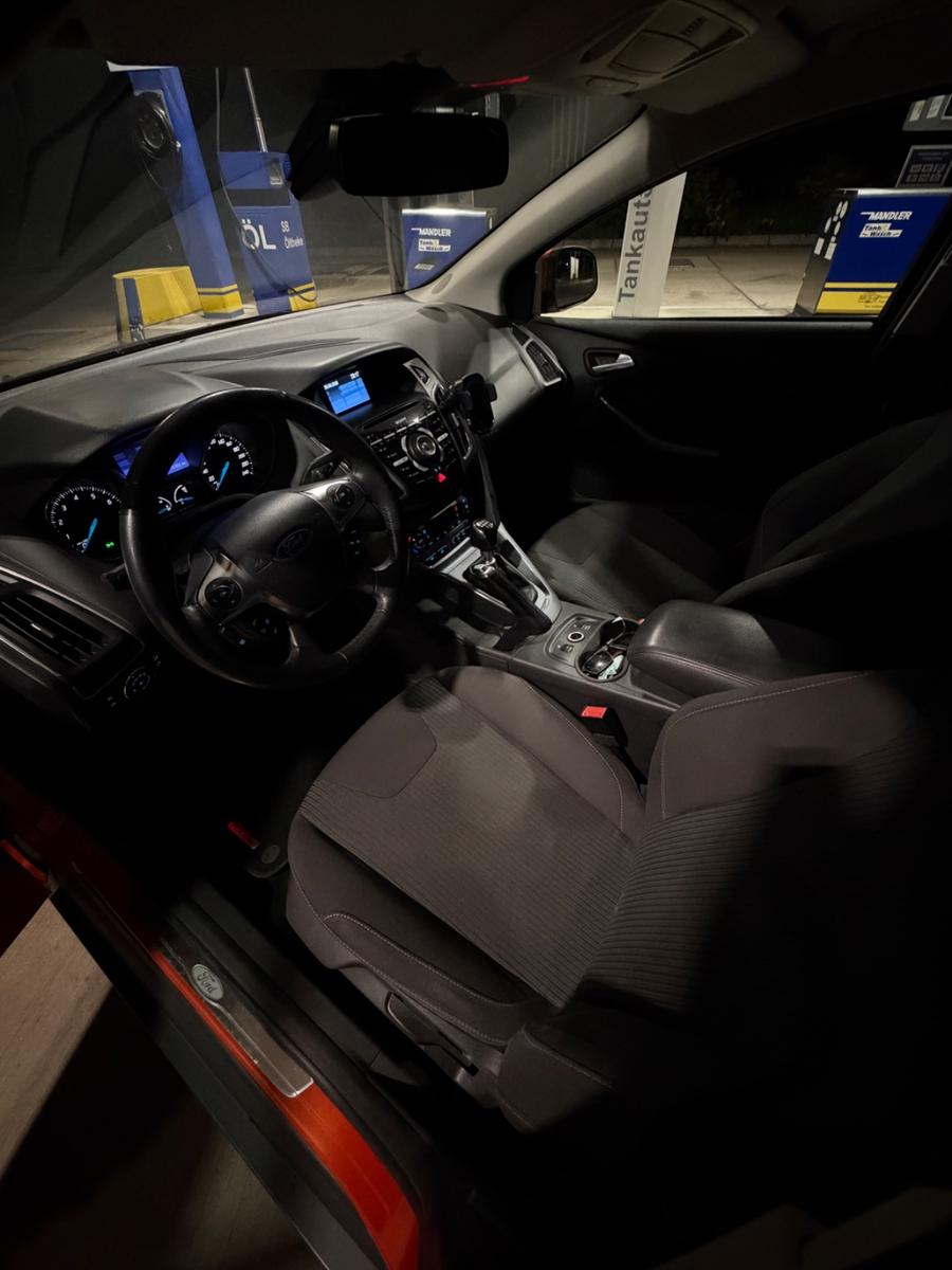 Ford Focus 2012 — photo 10
