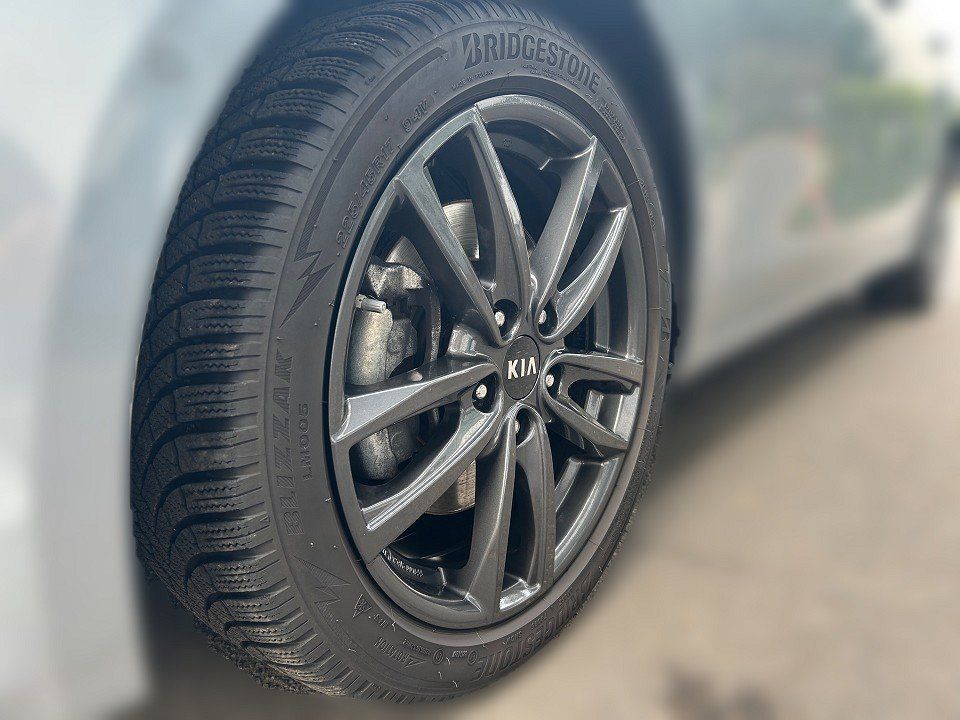 Fahrzeugabbildung Kia Ceed 1.4T 140PS A/T Platinum Edition Kleinwagen