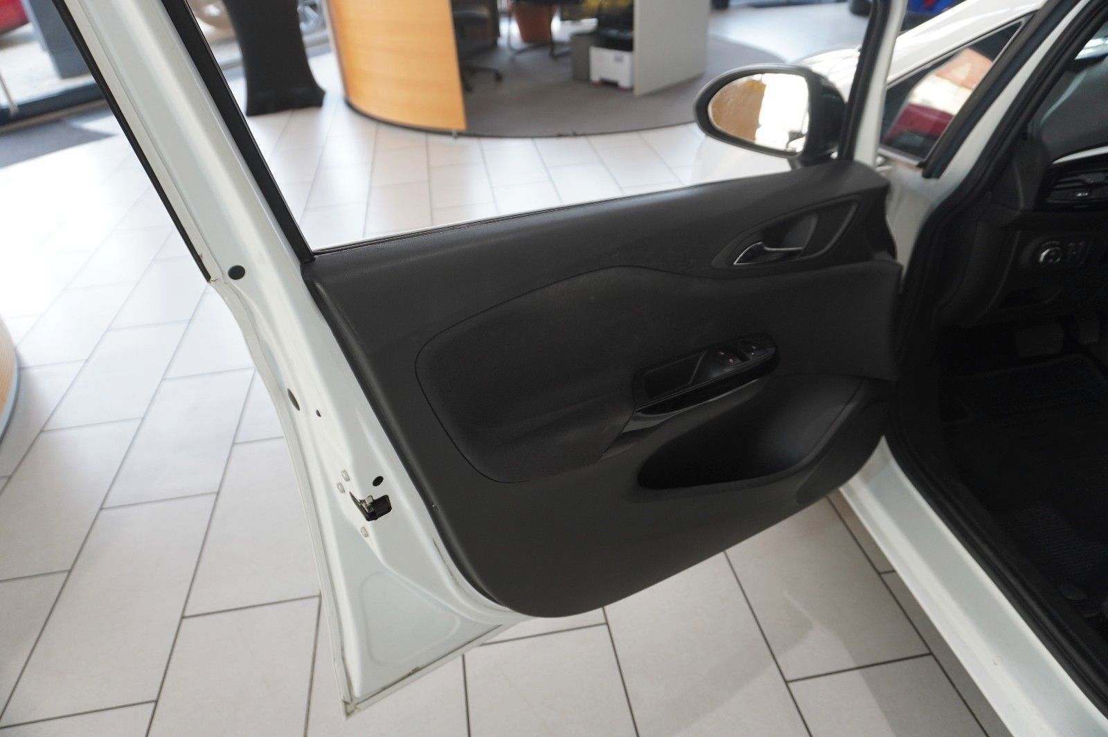 Fahrzeugabbildung Opel Corsa E 1.2 COLOR EDIT. AUTOM. LED/SHZ/SPORT/USB