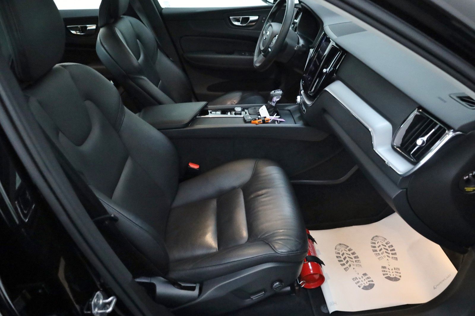 Fahrzeugabbildung Volvo XC60 D4 Momentum Pro,Leder,Navi,LED,SH