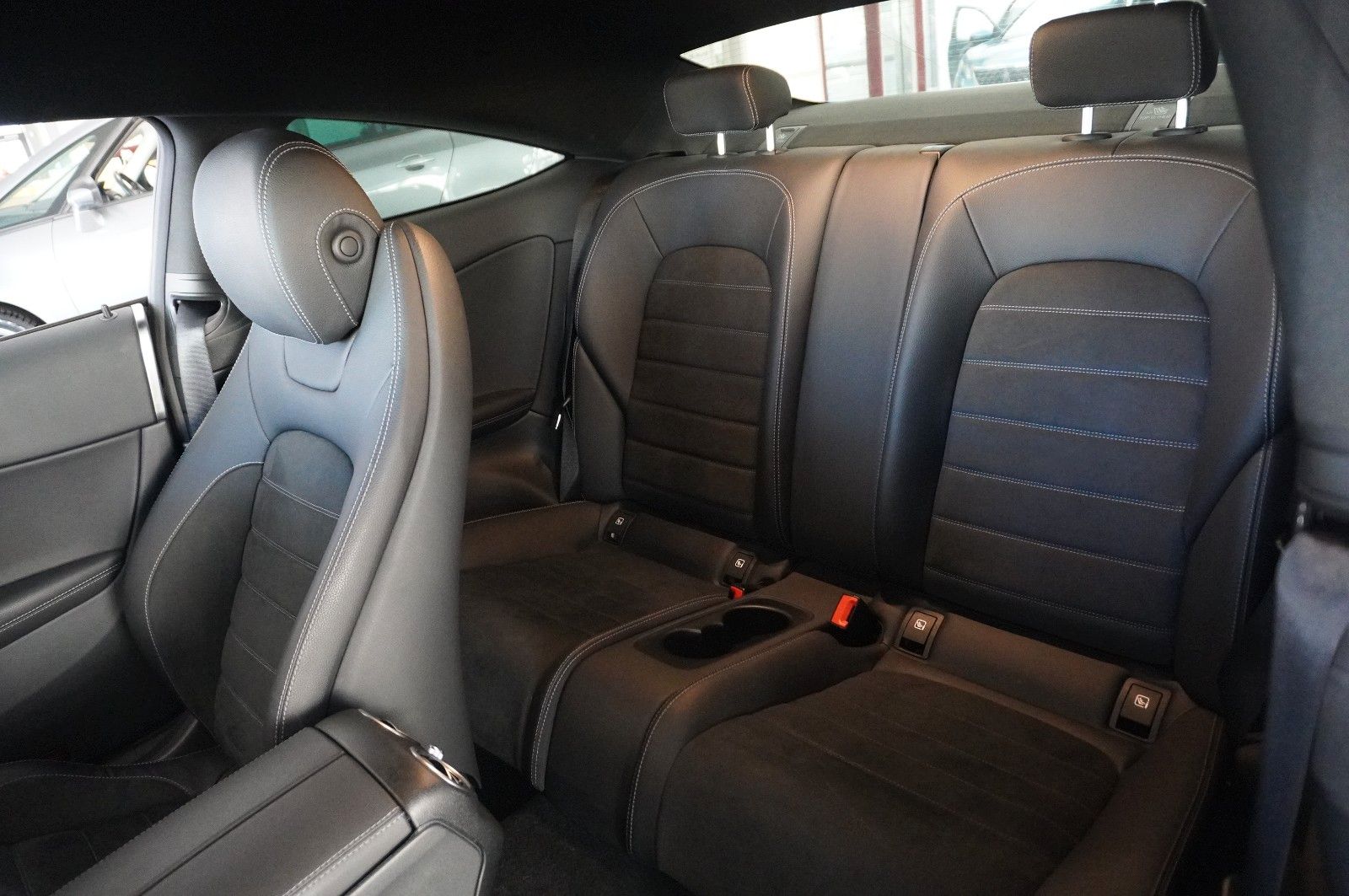 Fahrzeugabbildung Mercedes-Benz C 180 COUPE AMG LINE NAVI/LED/KAMERA/SPORT/SHZ