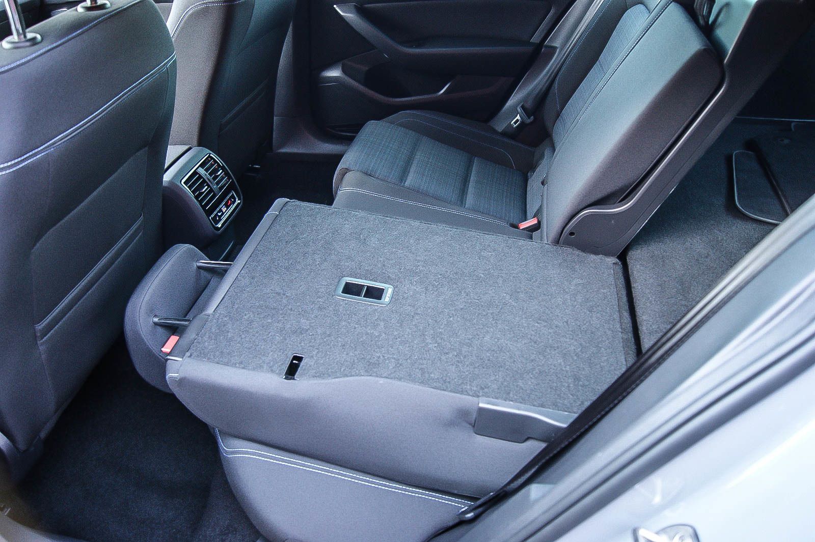 Fahrzeugabbildung Volkswagen Passat Variant HYBRID GTE iQ HEAD-UP ACC WINTER