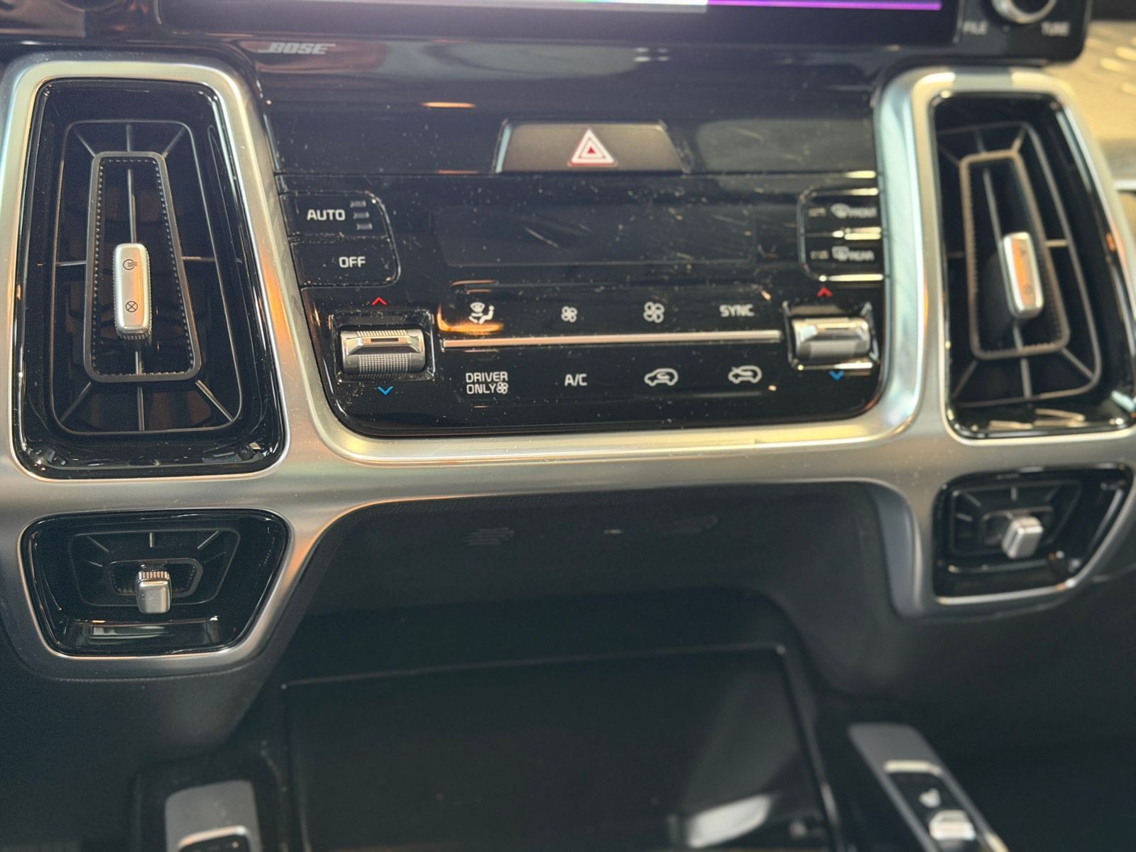 Fahrzeugabbildung Kia Sorento Hybrid HEV Spirit 2WD LEDER LED NAV 19"