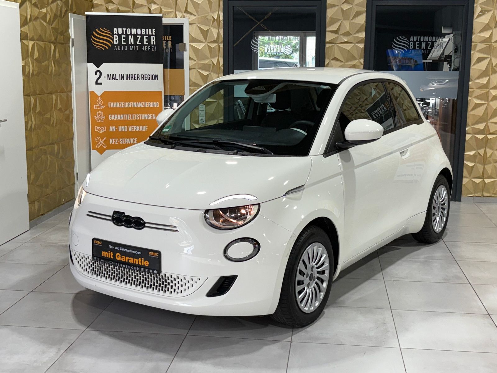 Fahrzeugabbildung Fiat 500e/Basis/TEMPOMAT/APPLE/KLIMA/SPURHALTEASSISTE