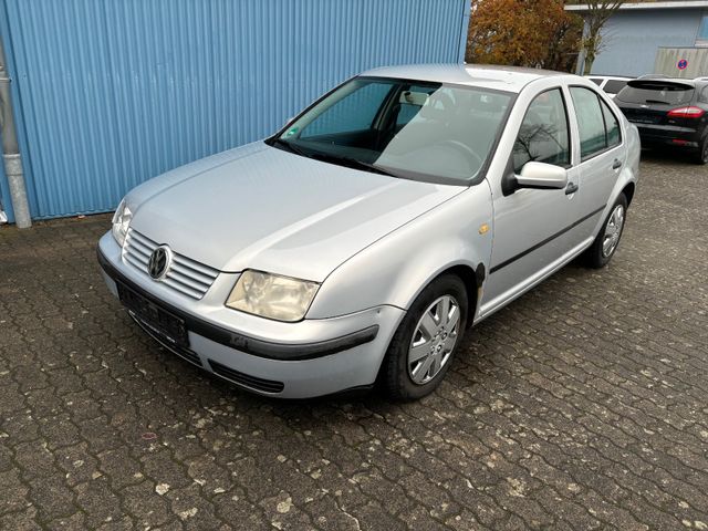 Volkswagen Bora 1.6 Basis