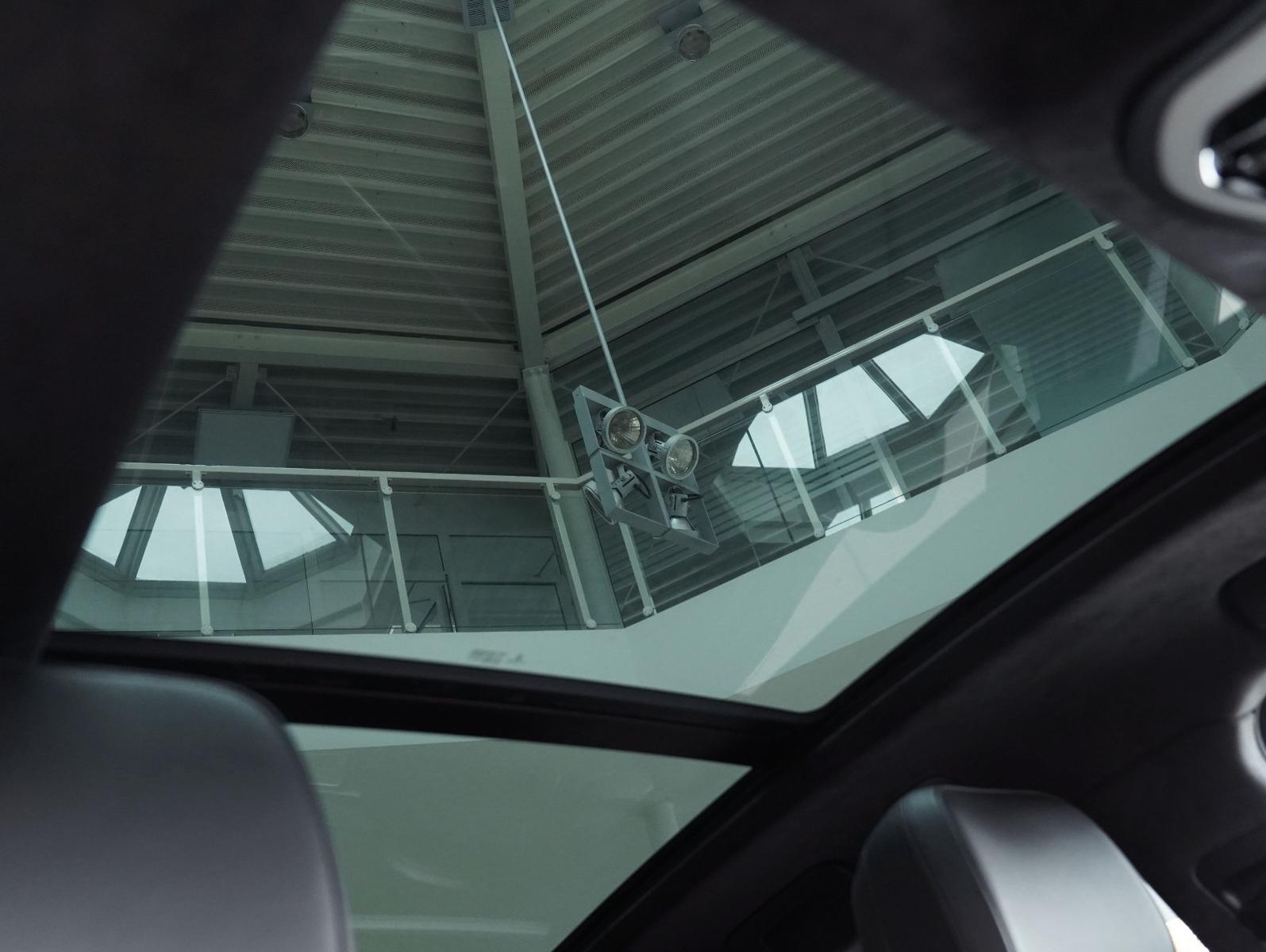 Porsche Macan Turbo SportDesign Rollstuhlfahr Appruved !