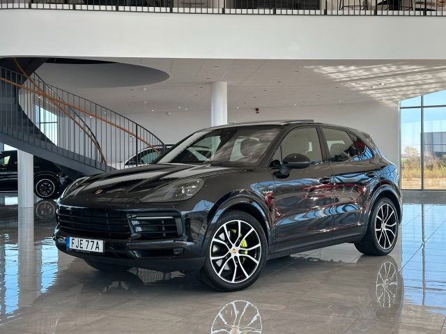 PORSCHE Cayenne E-Hybrid 462hp / Chrono / Pano