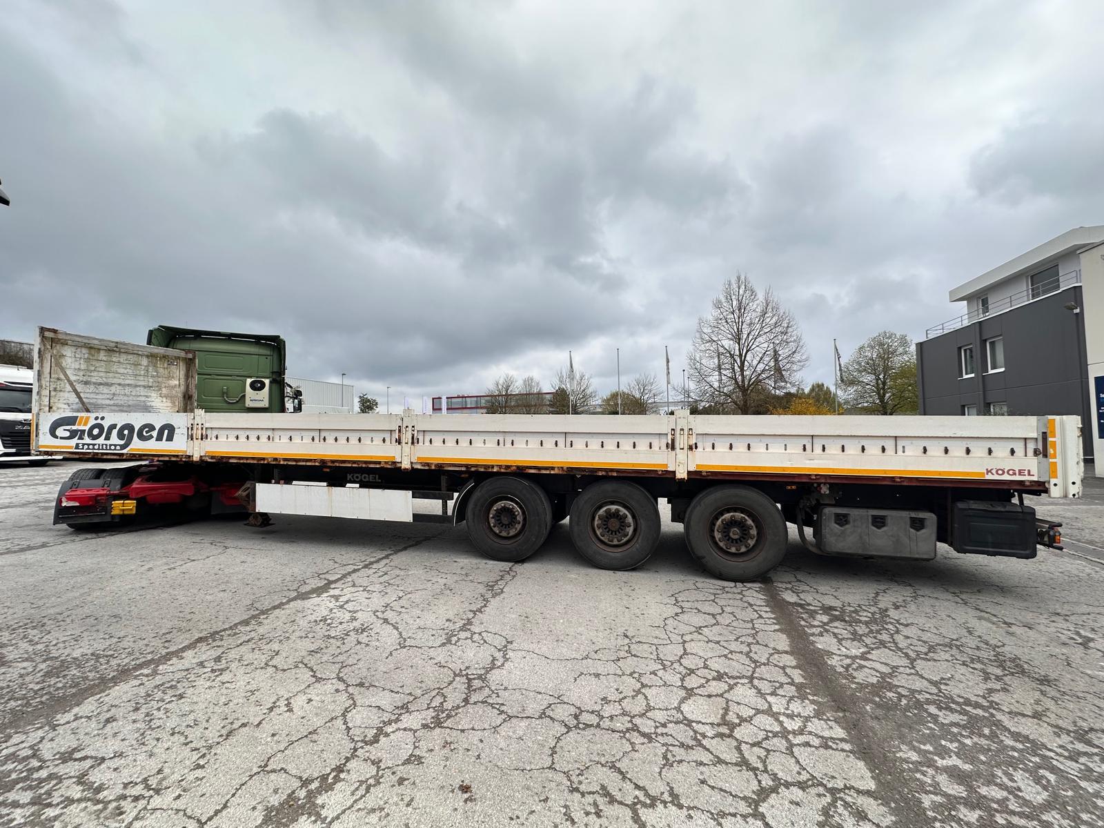 Kögel SN24 3 Achs Baustoff Bordwände LiFT SAF Achsen