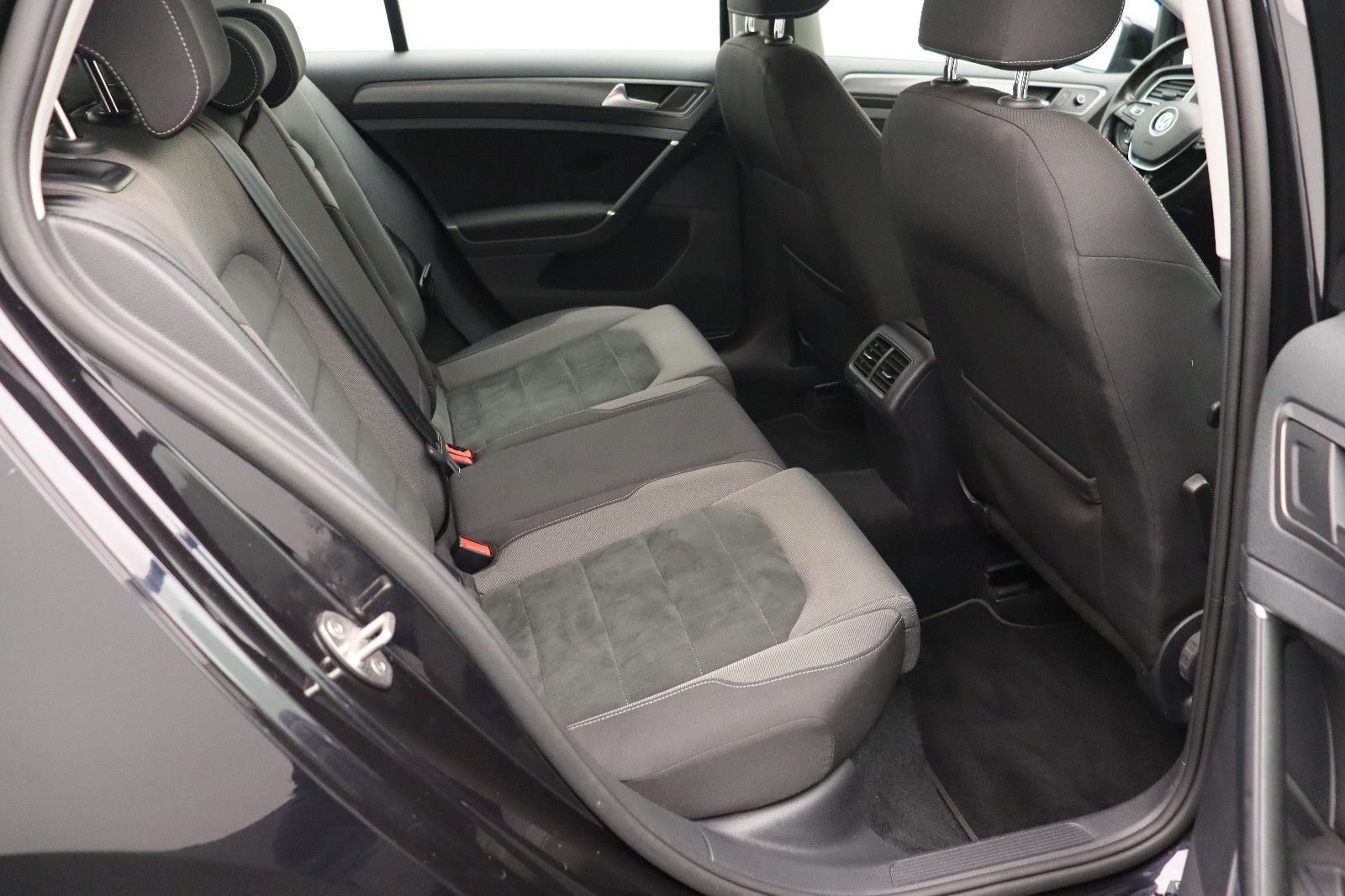 Fahrzeugabbildung Volkswagen Golf VII Lim. 1.4 Comfortline Standheizung AHK