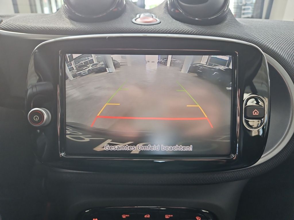 Fahrzeugabbildung Smart EQ ForTwo Pano Tempomat Navi LED SHZ SpurH KAM