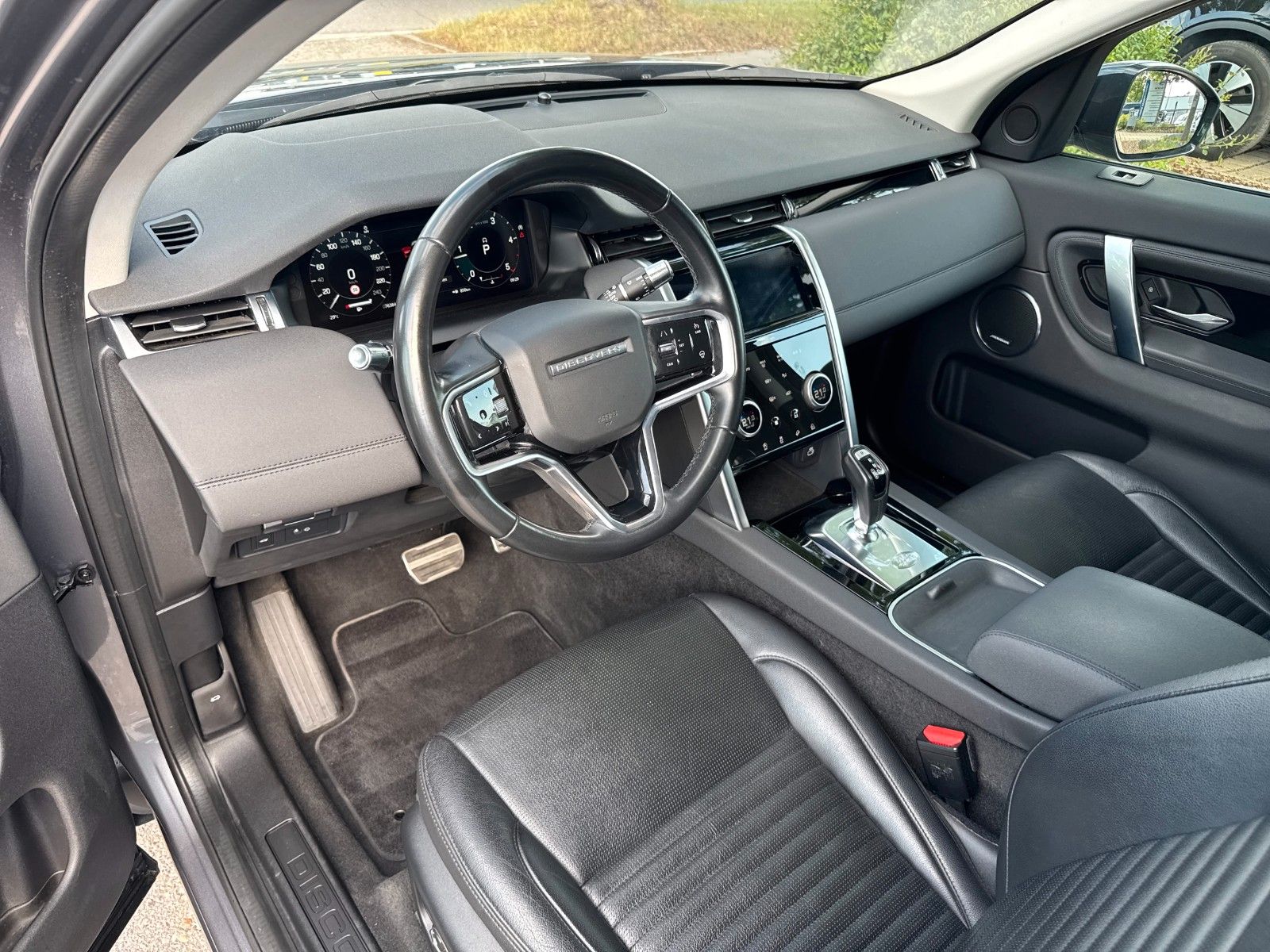 Fahrzeugabbildung Land Rover Discovery Sport SE AWD, SCHEINWERFER LED, KAMERA