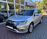 Mitsubishi Outlander Plug-in Hybrid TOP 2.4 4WD AHK 2to - silberne Mitsubishi Plug-in Hybrid Outlander