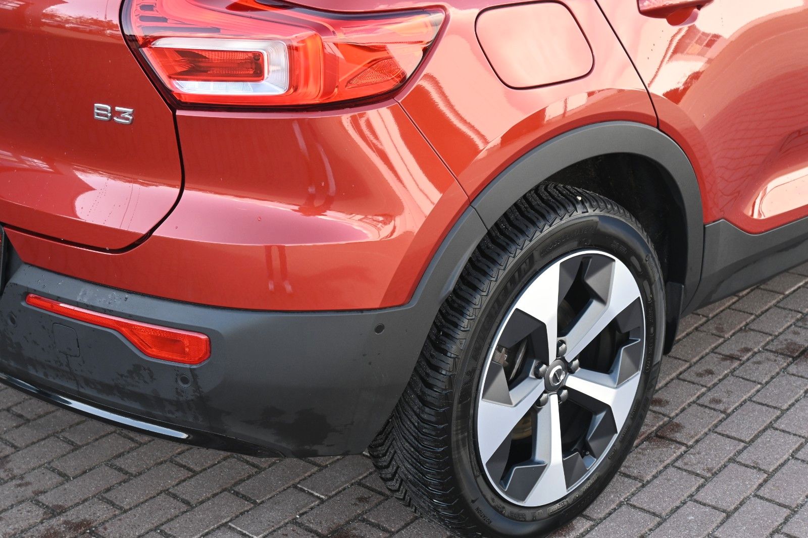 Fahrzeugabbildung Volvo XC40 B3 Plus Dark*LED*PANO*360*H&K*BLIS