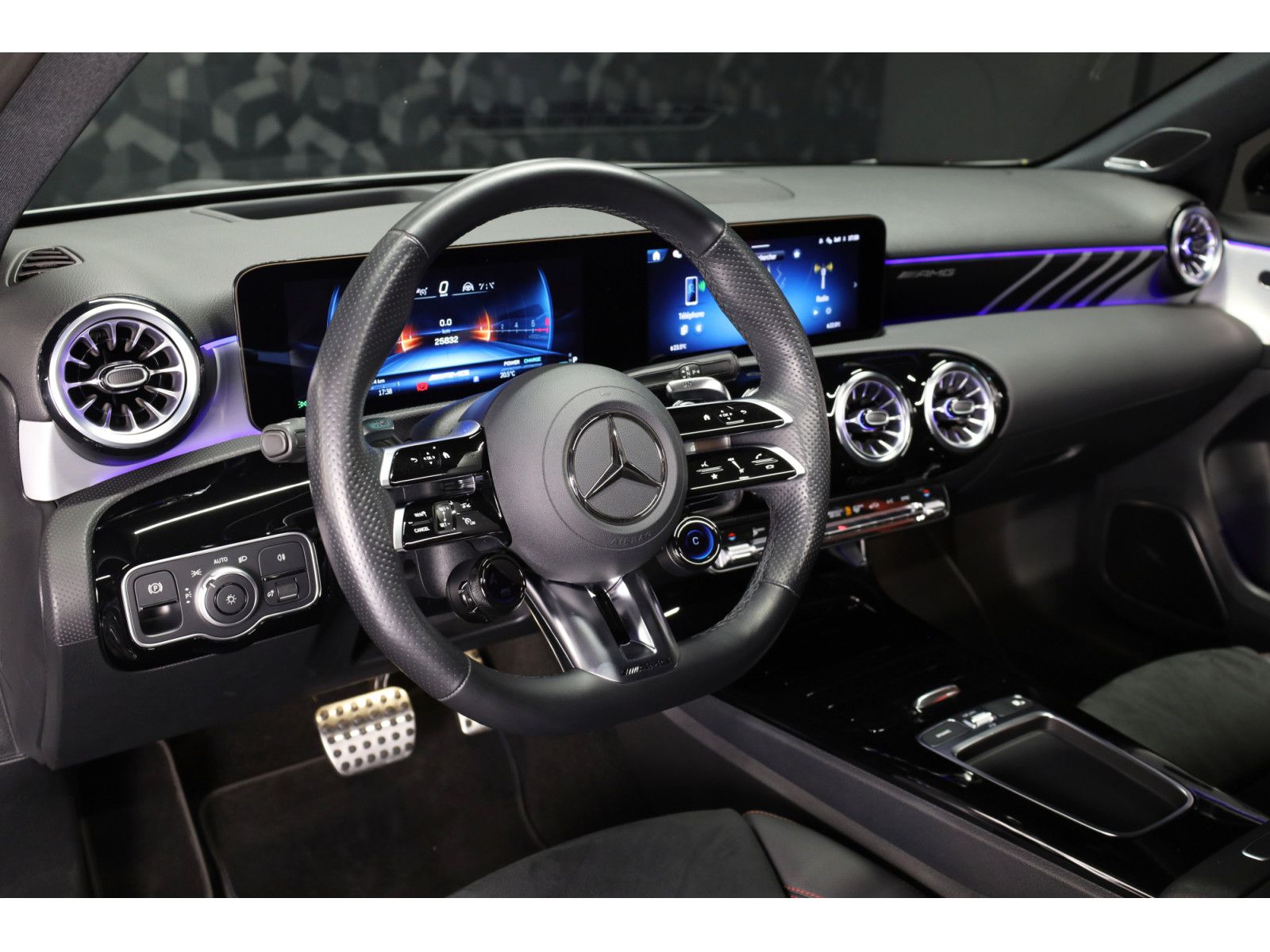 Mercedes-Benz A 35 AMG 4 MATIC imagem 2