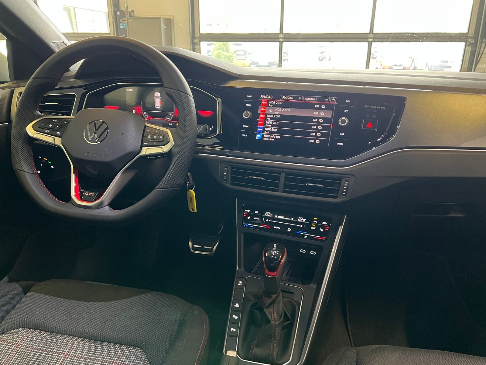 Fahrzeugabbildung Volkswagen Polo GTI 2.0 TSI DSG *IQ.Light, ACC, Ready2Disco