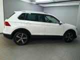 Volkswagen Tiguan 2.0TDI DSG 4mot. Highline/Panorama/LED - : Pickup, Allradantrieb