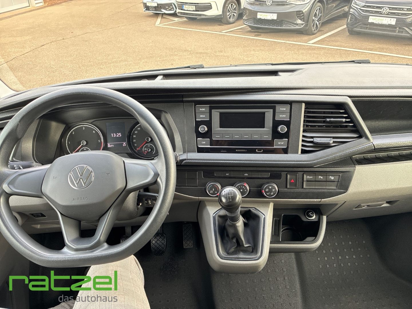 Fahrzeugabbildung Volkswagen T6.1 Kasten KR 2.0 TDI DAB Parklenkass. Notbrems