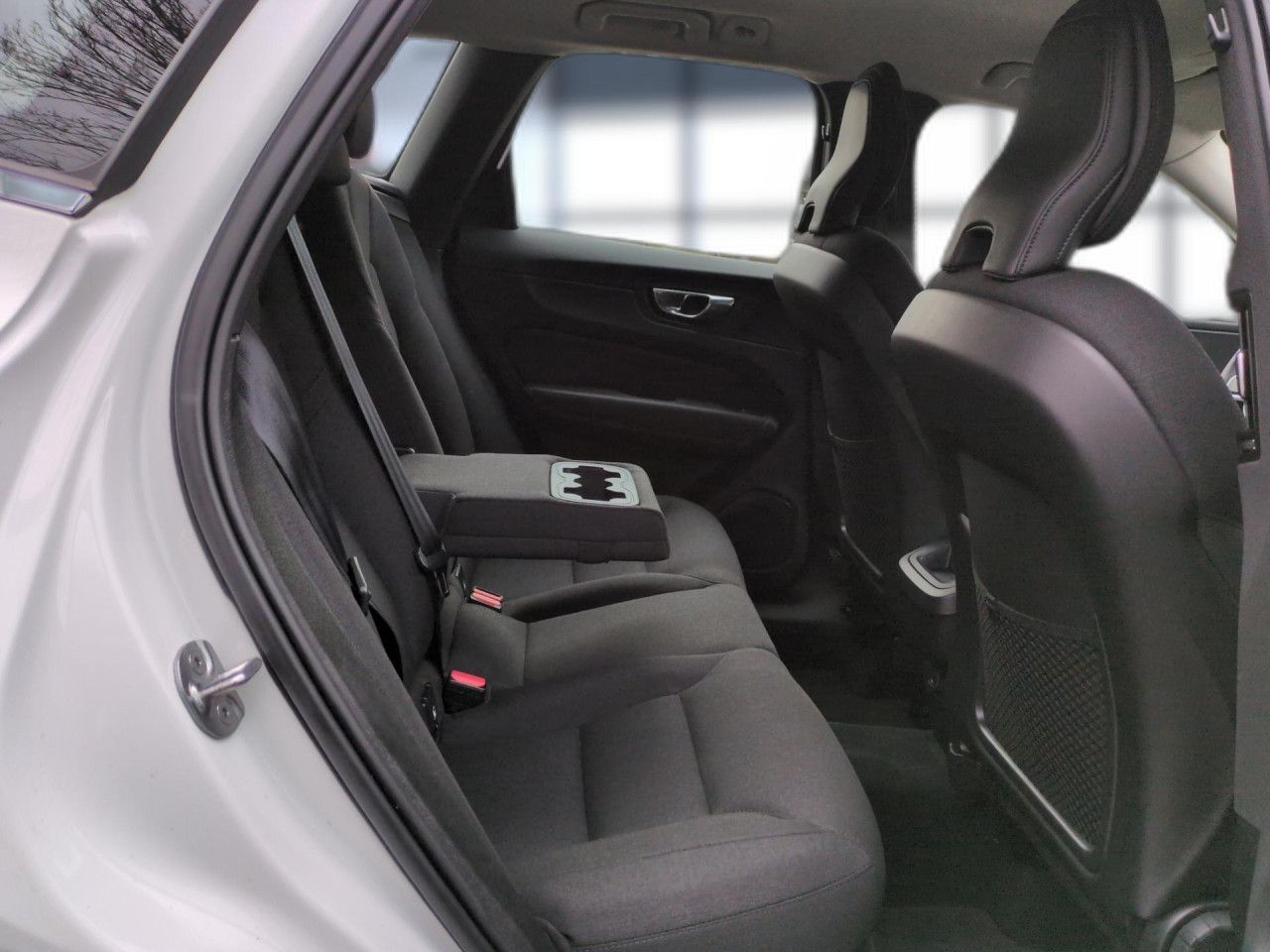 Volvo XC60 B4 (Diesel) Momentum Pro AWD Automatik Navi foto 20