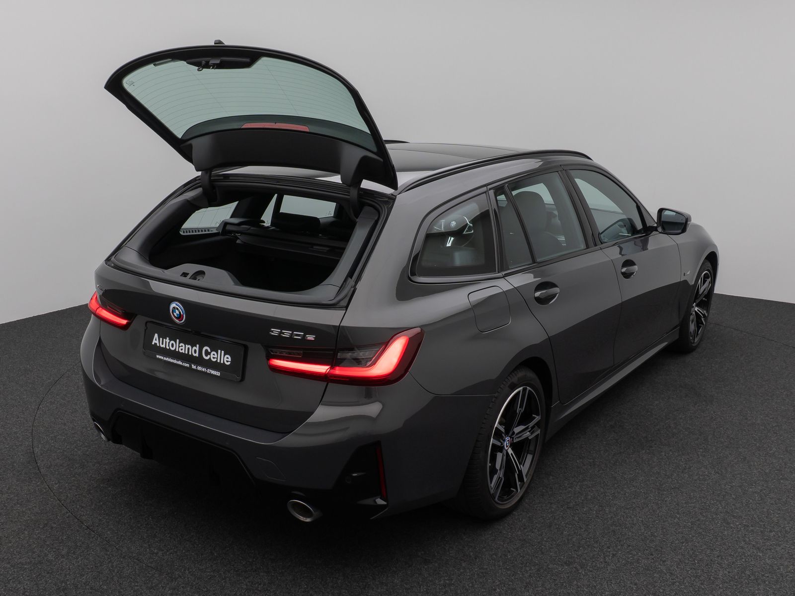 Fahrzeugabbildung BMW 330e xD M Sport Kamera DAB HiFi Komfort Panorama