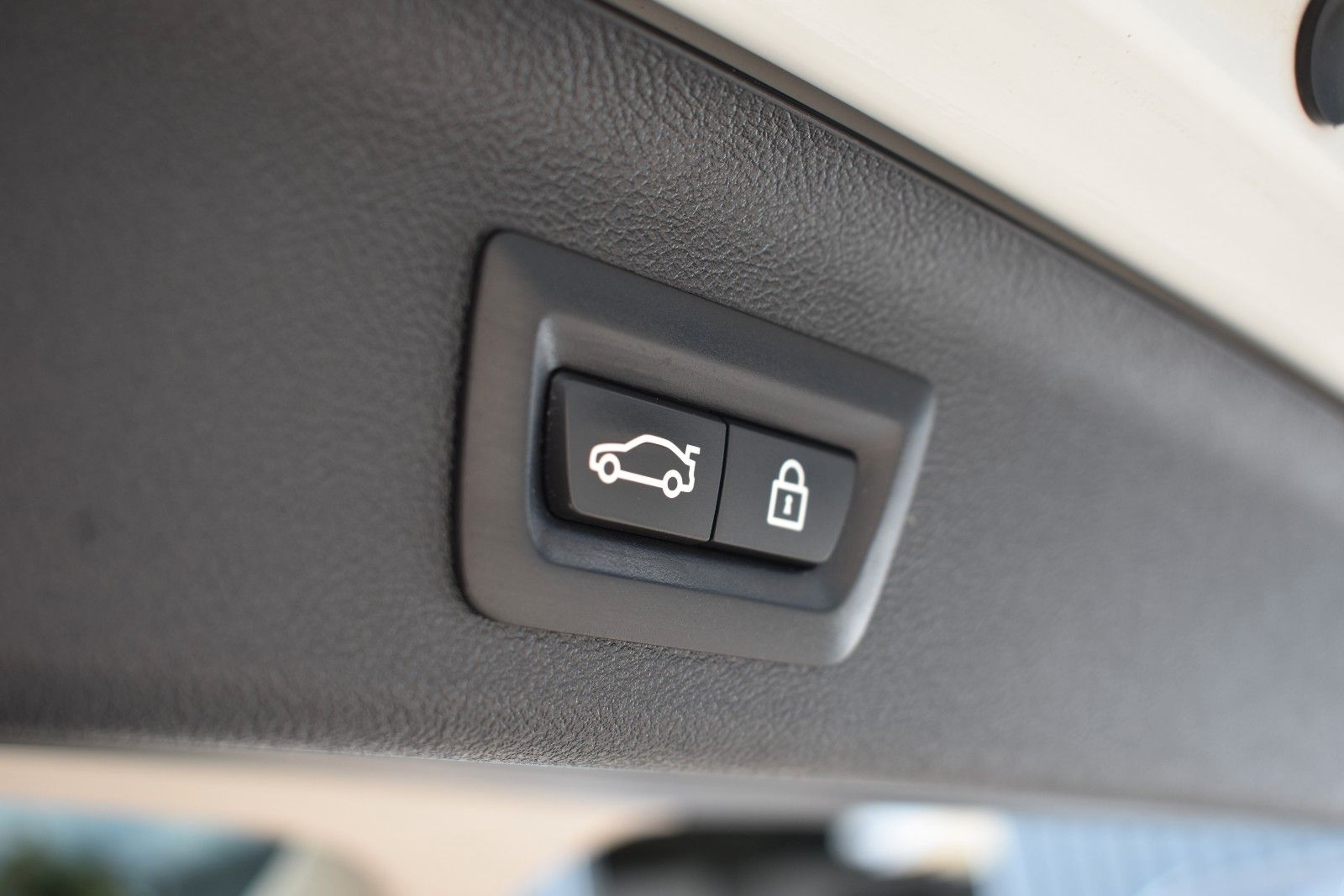 Fahrzeugabbildung BMW BMW 520d Touring Head Up/Anhänger/Driving Assist