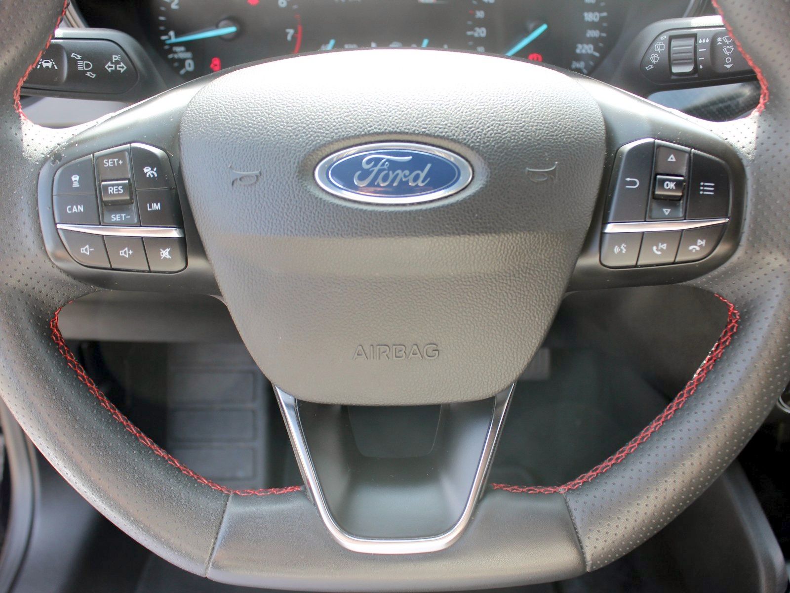 Fahrzeugabbildung Ford Focus ST-Line 1,0 EcoBoost Mild Hybrid