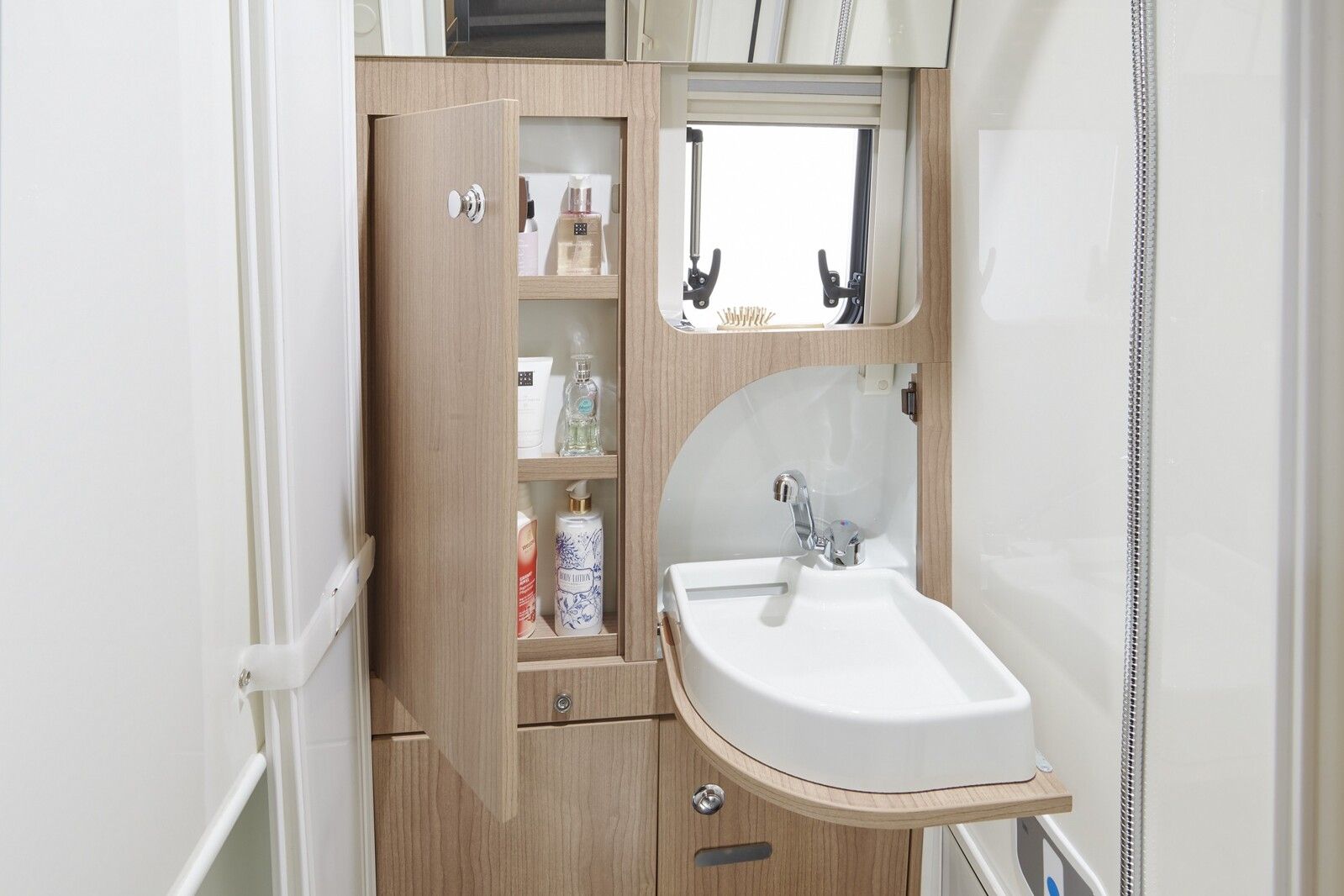 Fahrzeugabbildung Malibu Genius 641 LE Klimaautomatik, Radio DAB