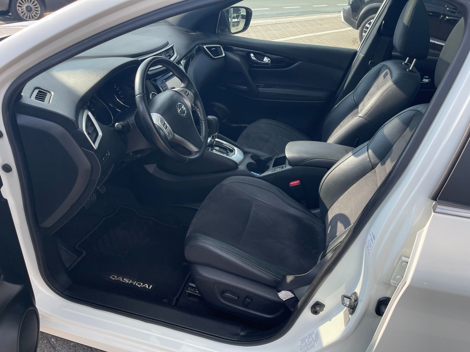 Fahrzeugabbildung Nissan Qashqai 1.2 DiG-T Tekna Autom. Pano/Allwetter