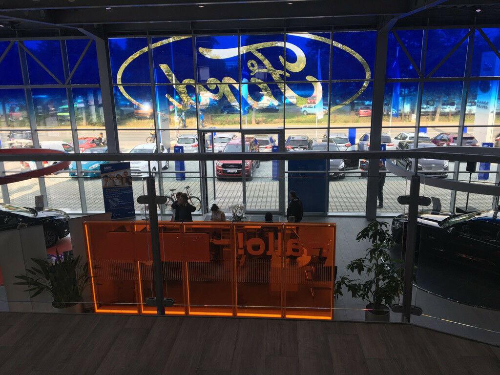 showroom-image-top