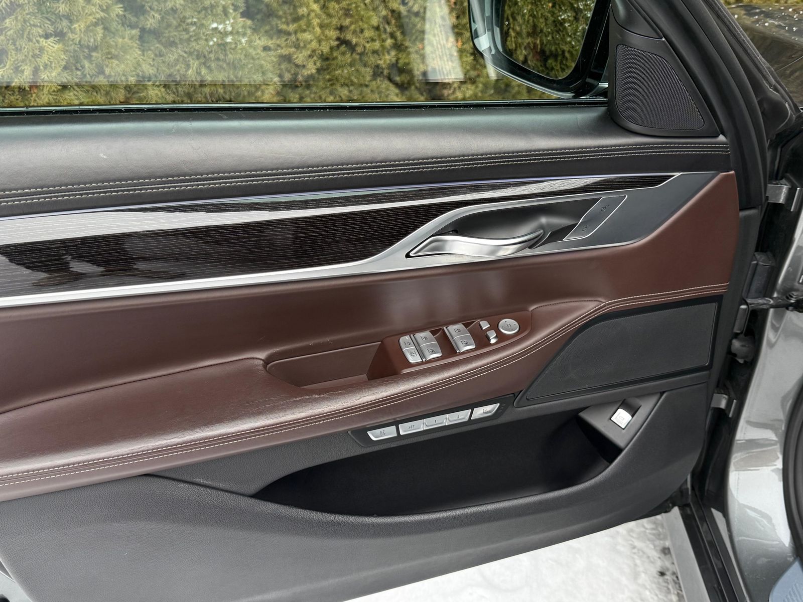 Fahrzeugabbildung BMW 750 L d xDrive M Paket LED+NAV+SHZ+MEMO+PANO+KAM