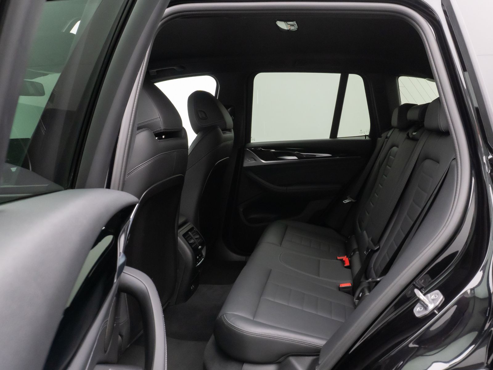 Fahrzeugabbildung BMW X3 xD30e Laser HUD DAB HiFi AHK Komfort 19Zoll