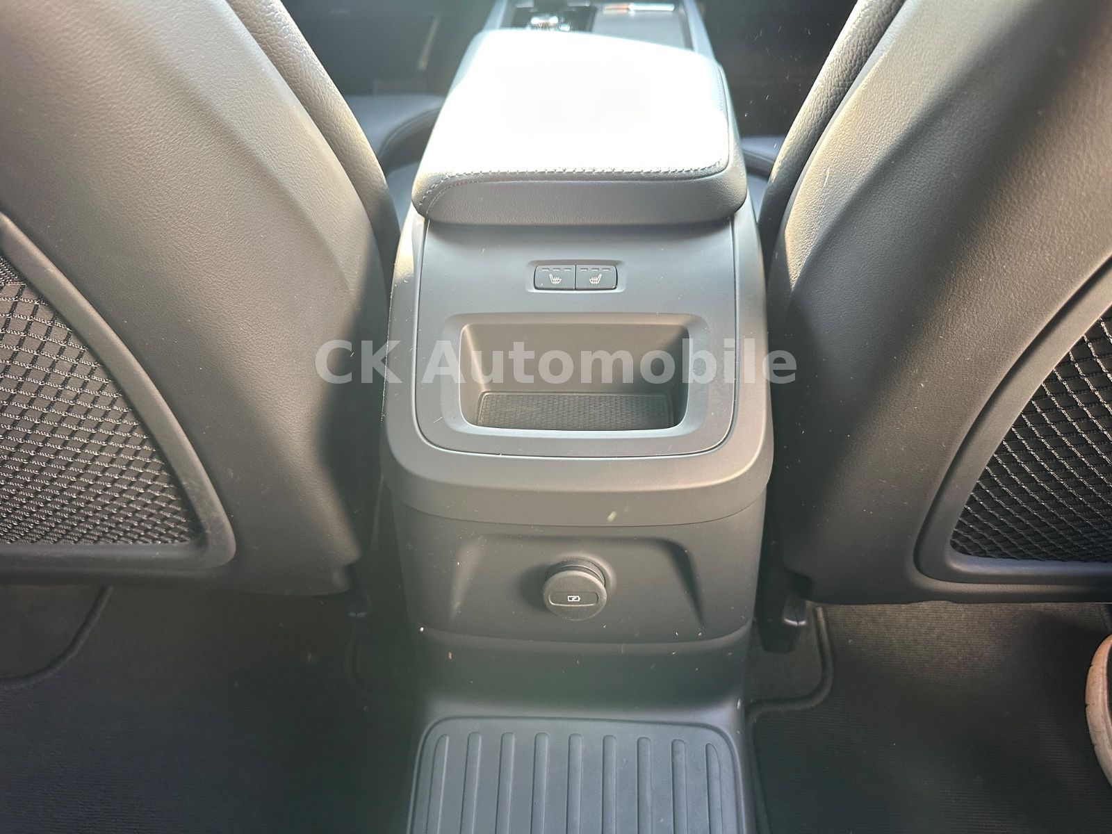 Fahrzeugabbildung Volvo XC60 T6 Plus Bright Recharge AWD/Navi/Pano/AHK