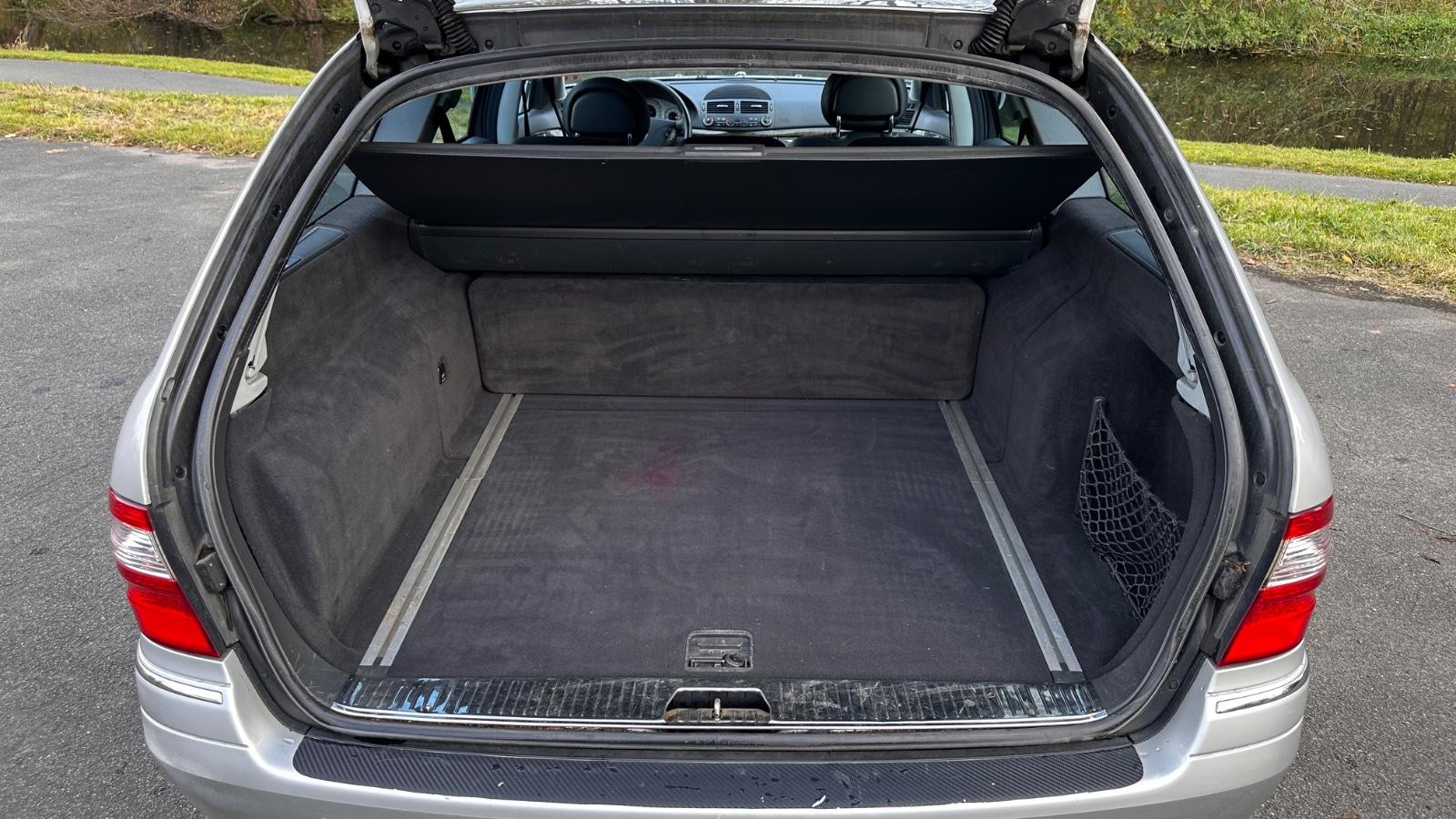 Mercedes-Benz E240 2005 — photo 11