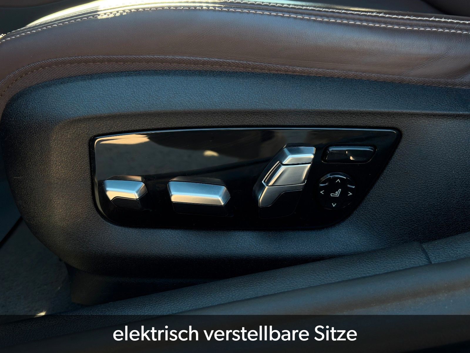 Fahrzeugabbildung BMW M550i xDr AHK SHD StHzg Nappa SBL H&K HuD DrProf