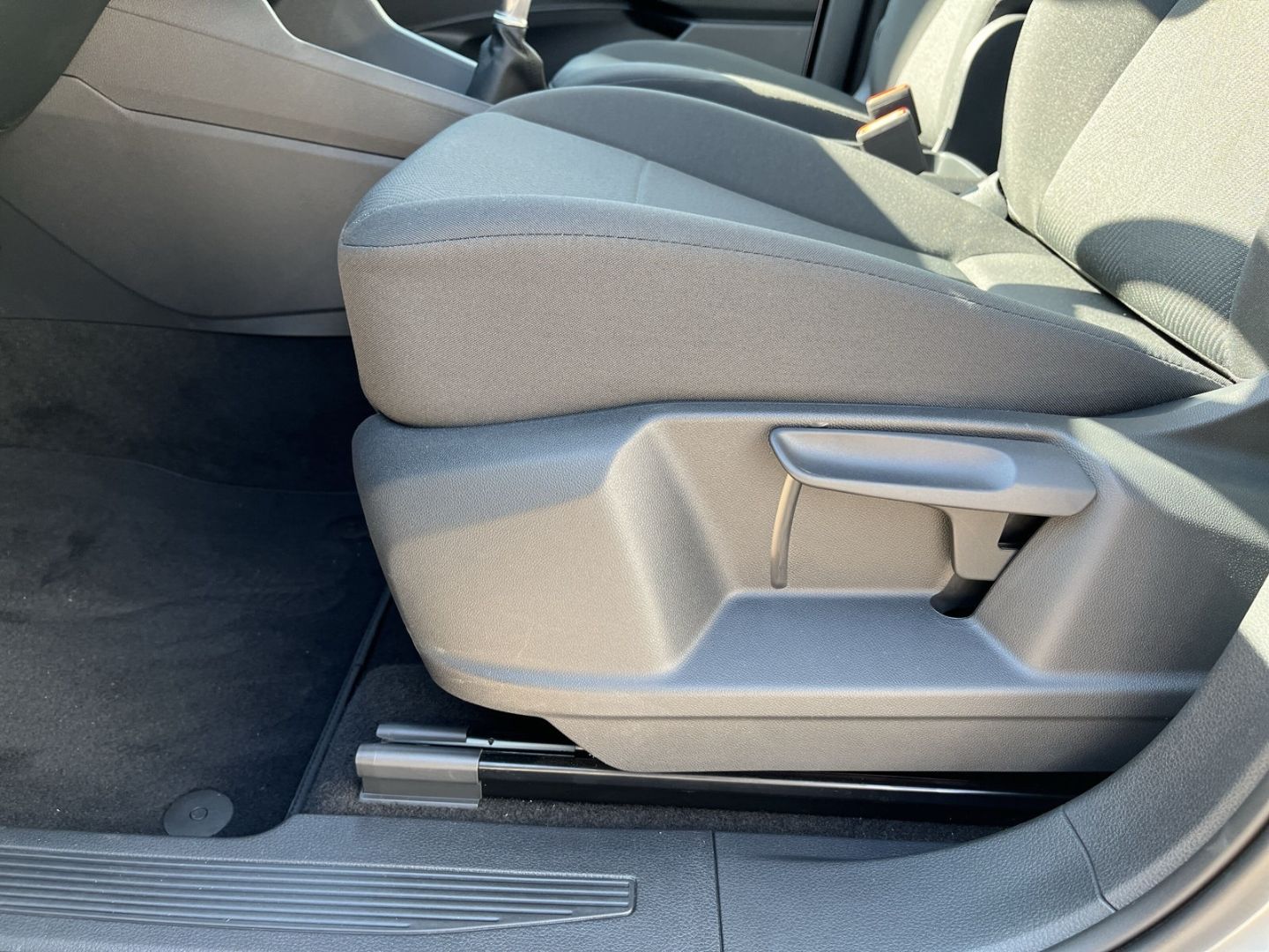 Fahrzeugabbildung Ford Tourneo Connect Trend AHK-abnehmbar Digitales Co