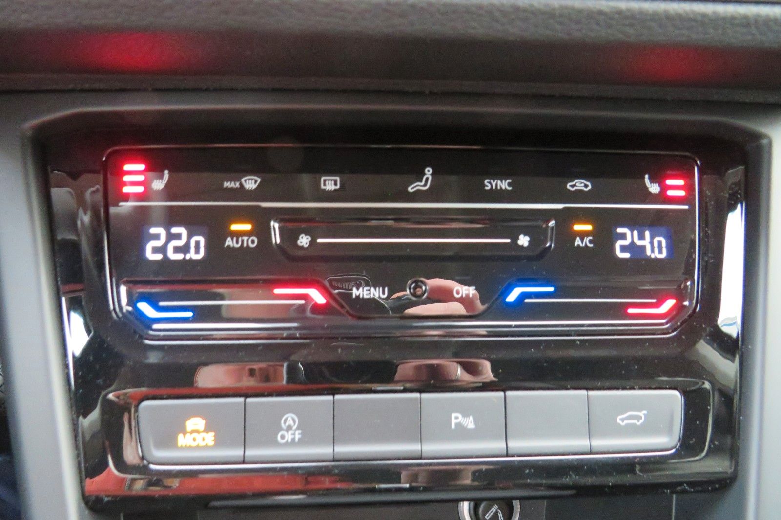 Fahrzeugabbildung Volkswagen Touran Comfort DSG AHK 7-SITZE KAMERA LED 1.H