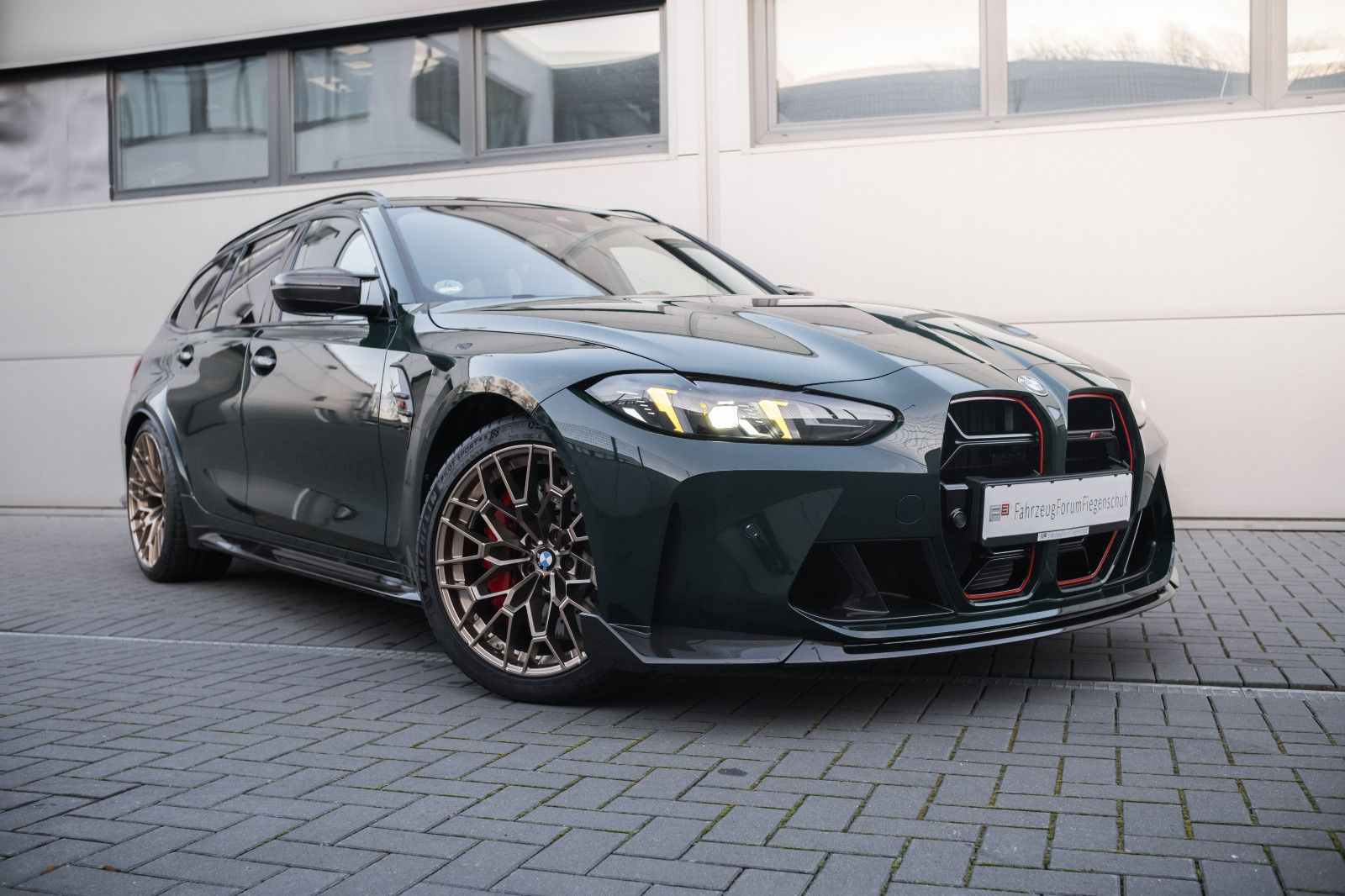 Fahrzeugabbildung BMW M3 Touring CS-Sonderfarbe-Drive-&ParkingAssist.