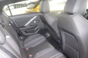 Fotografie des Opel Astra 1.2 Turbo GS Navi Tech-Paket