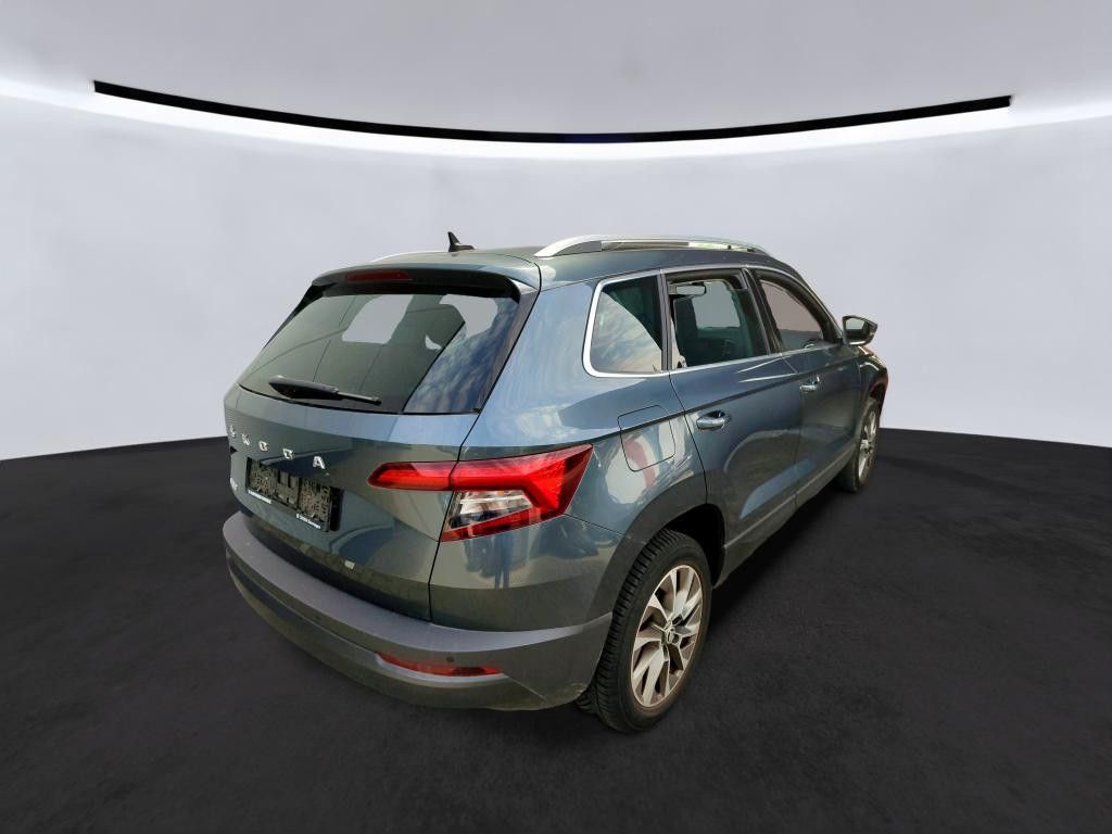 Fahrzeugabbildung SKODA Karoq Clever-LED-4xSHZ-KESSY-TEMP-SMART LINK-PDC