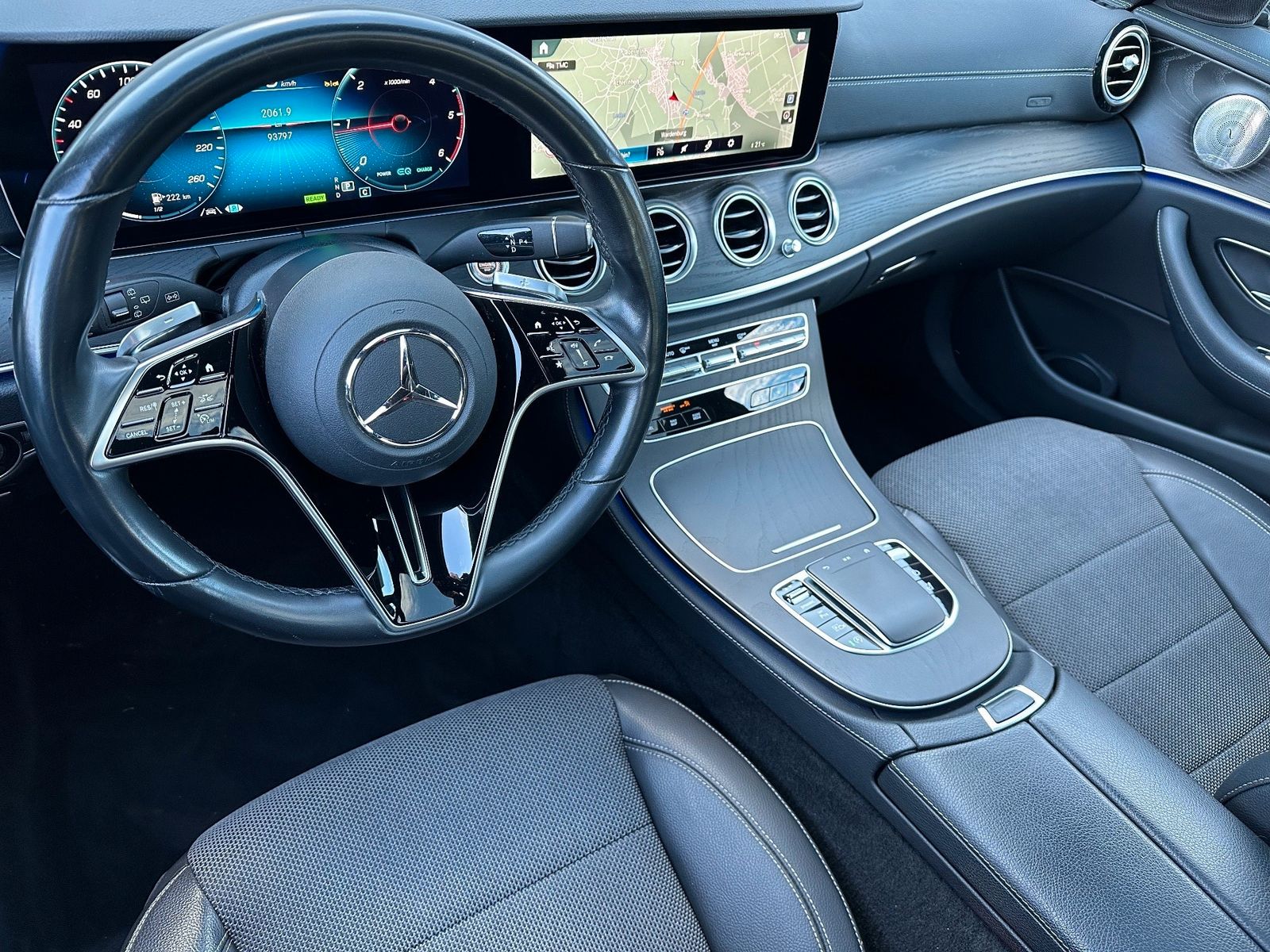 Fahrzeugabbildung Mercedes-Benz E 220 d T Avantgarde NAV+LED+PANORAMA+DISTRONIC