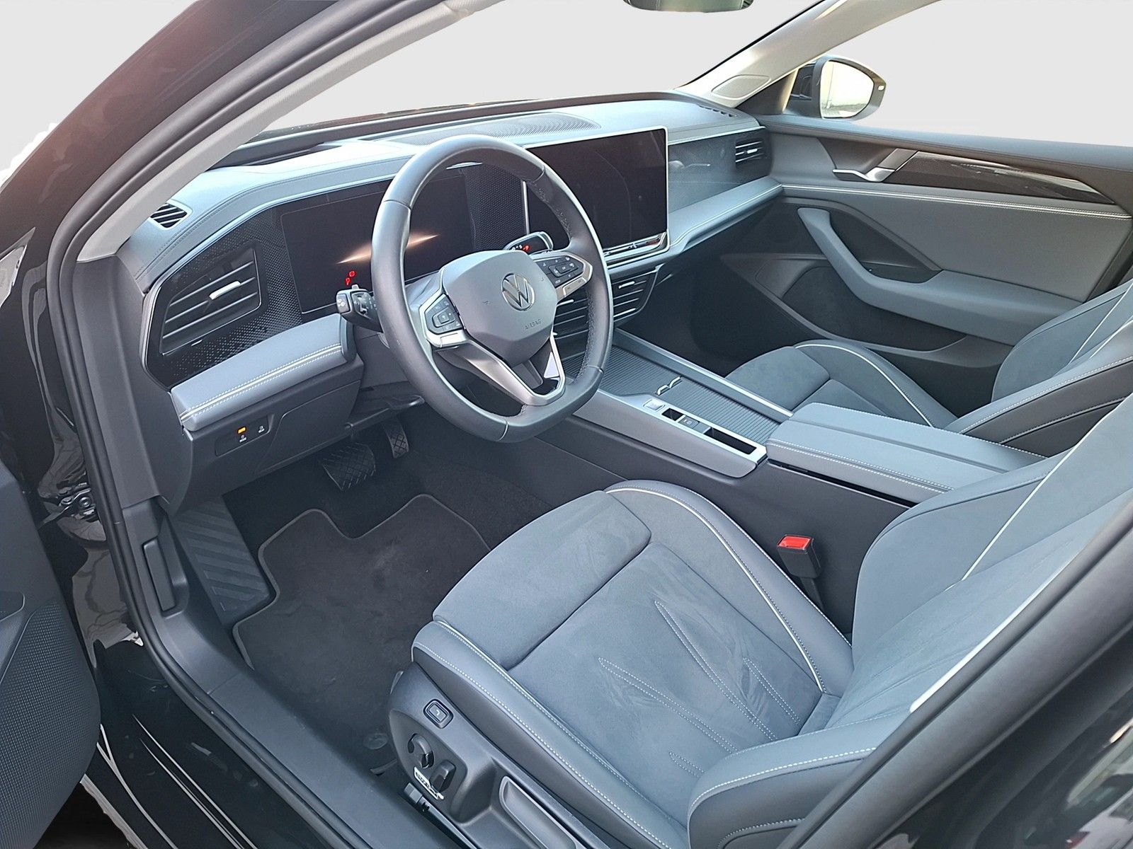 Fahrzeugabbildung Volkswagen Passat Variant eTSI Business DSG LED Navi AID HU