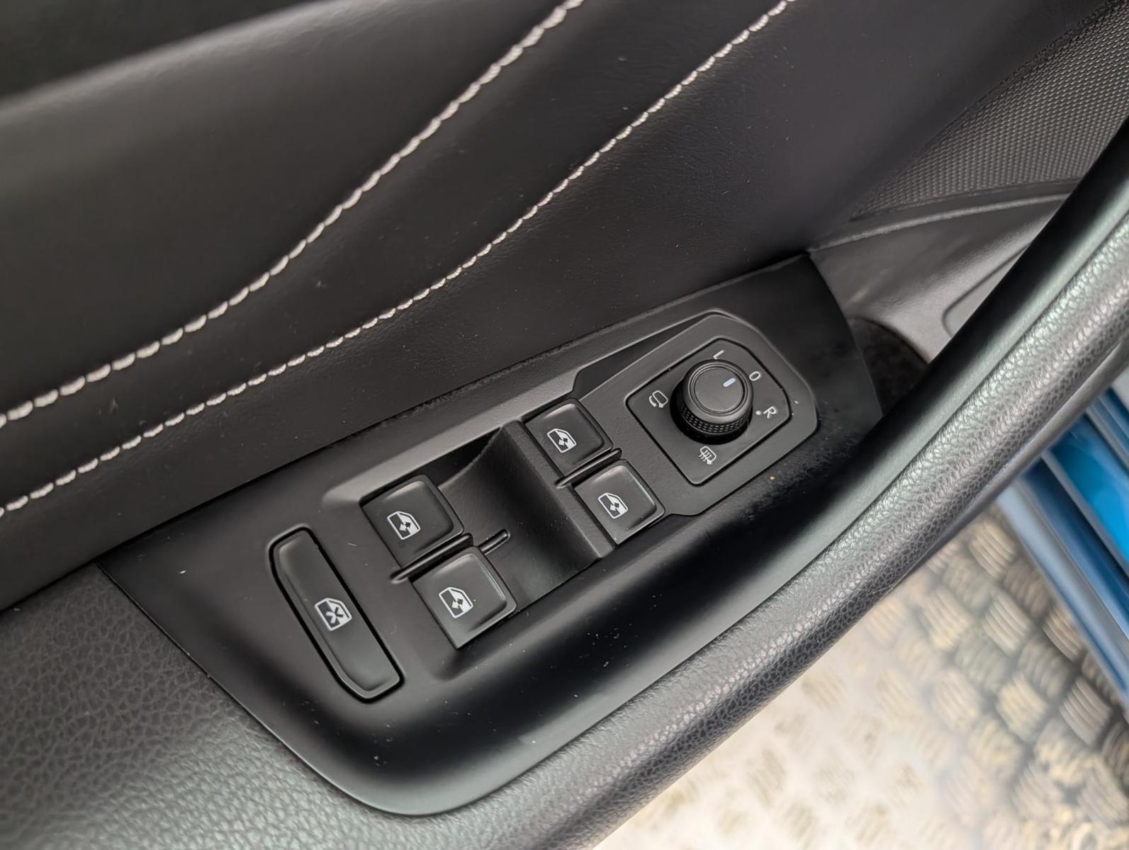 Volkswagen Passat 2.0 TDI DSG R-LINE AHZV IQ.Drive, миниатюра 15