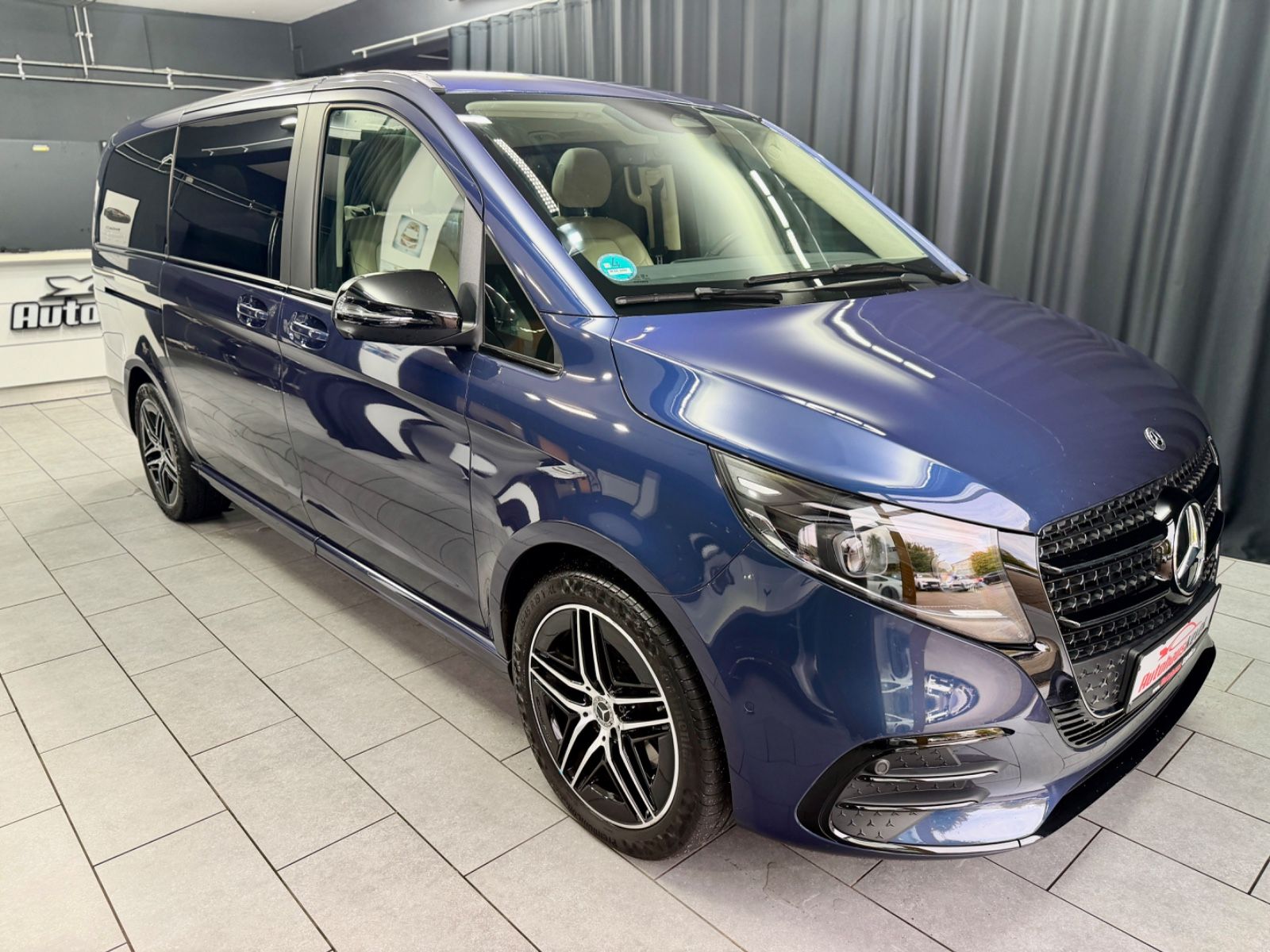 Fahrzeugabbildung Mercedes-Benz V250d lang EXCLUSIVE|AMG|BURMESTER|PANO|ACC|360°