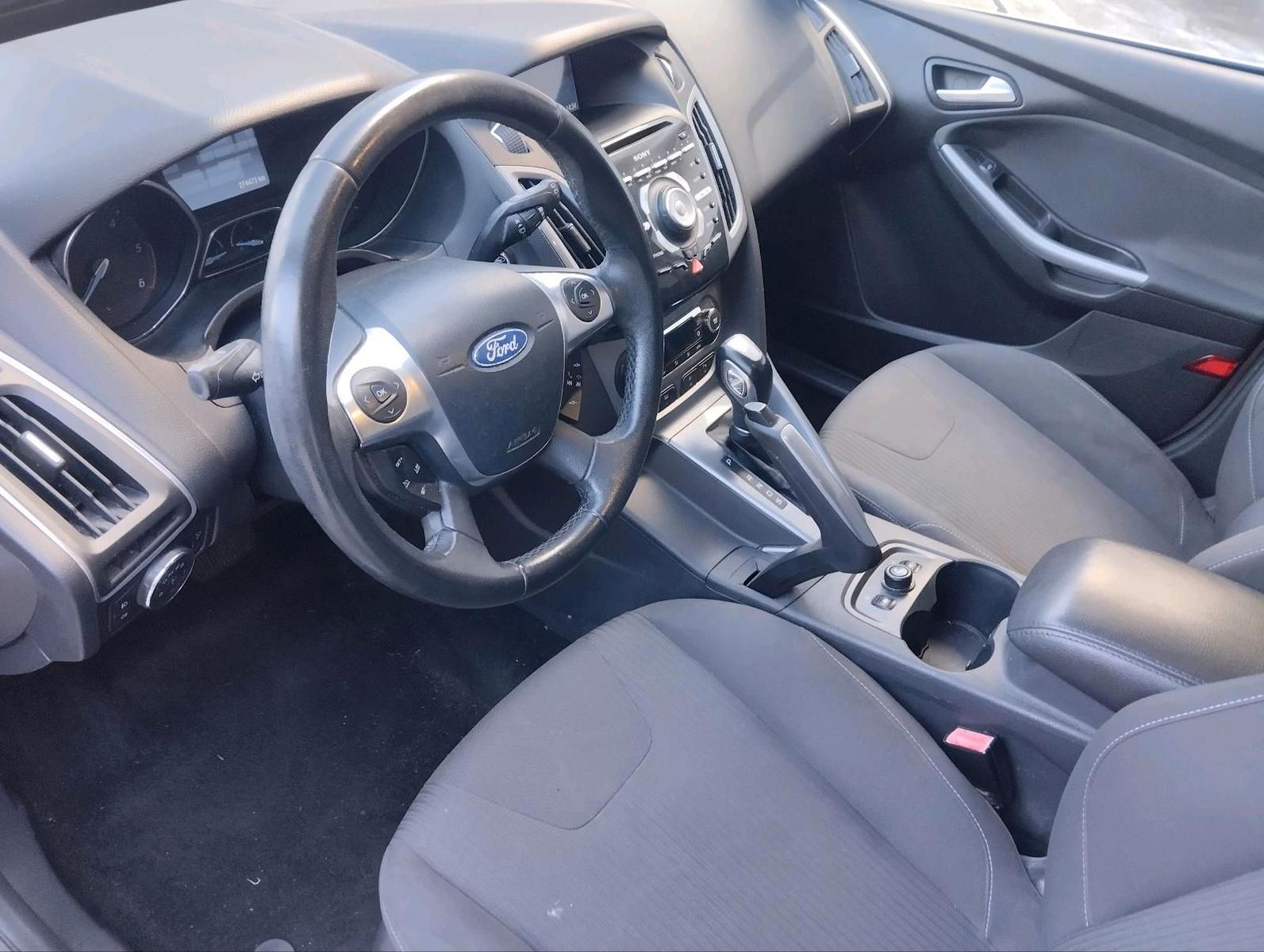 Ford Focus 2012 — photo 8