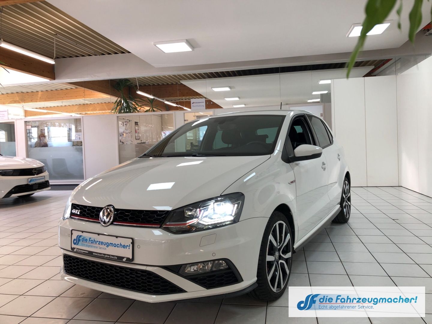 Fahrzeugabbildung Volkswagen Polo V GTI 1.8 TSI Navi LED Klimaauto SHZ Kamera