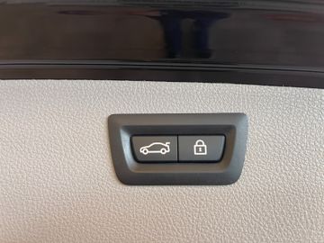 BMW 320i Advantage *NAVI*PDC*MFL*TEMP*