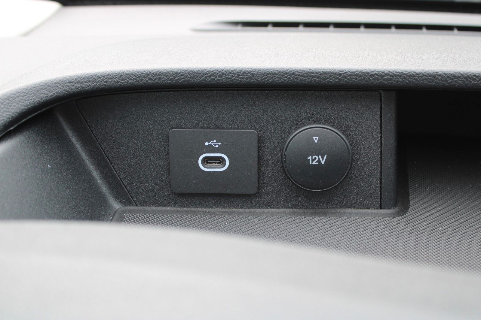 Fahrzeugabbildung Ford Transit 330 L2 TREND Kasten KLIMA AHK