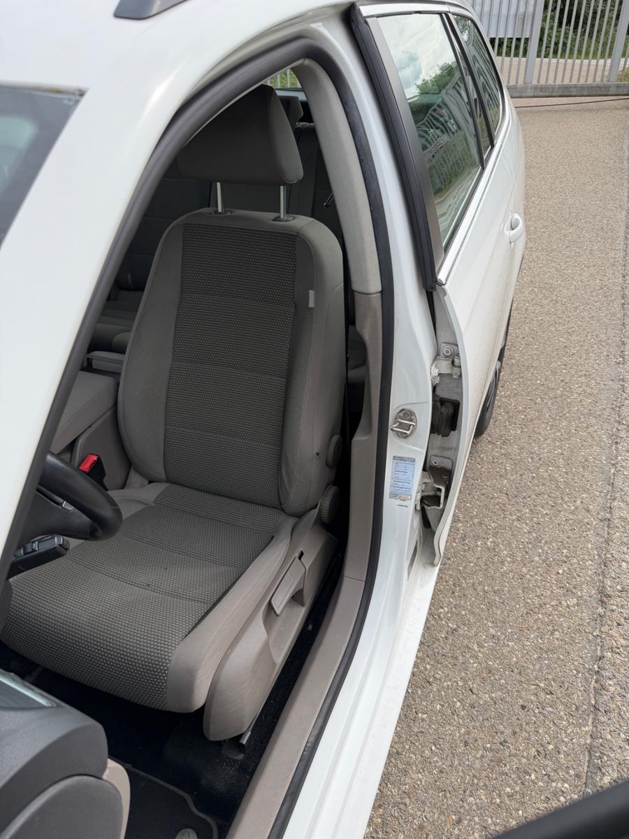 Volkswagen Golf 2011 — photo 11